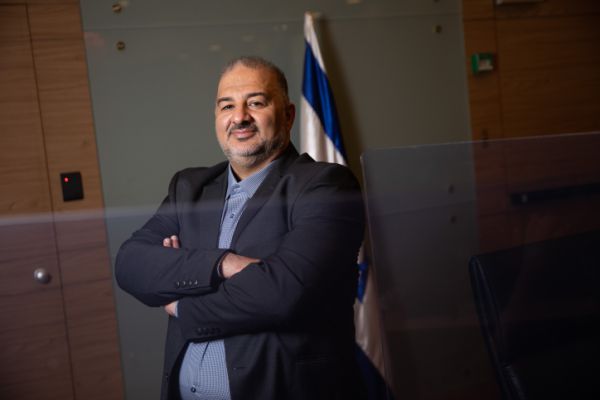 סקר מנדטים: שוויון בין הגושים; רע"מ לשון מאזניים