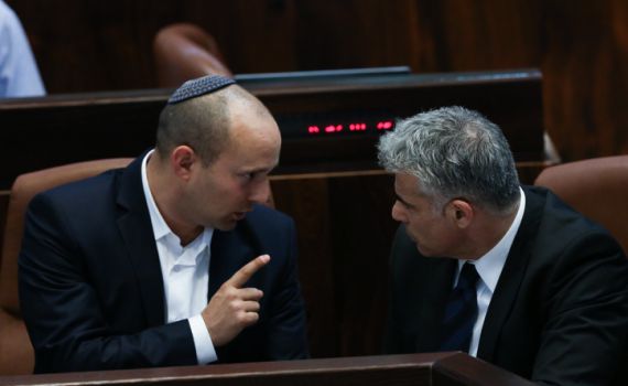 עמית סגל על לפיד ובנט: "משחקים בנדמה לי"
