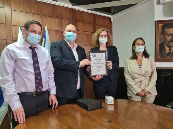 אות יקיר העיר בת-ים הוענק למרכז הרפואי וולפסון