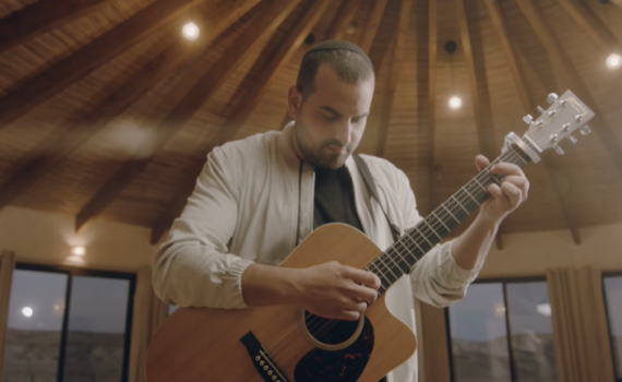 צפו: עקיבא משיק בלדת אהבה חדשה ומרגשת