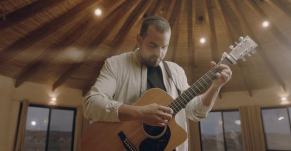 צפו: עקיבא משיק בלדת אהבה חדשה ומרגשת