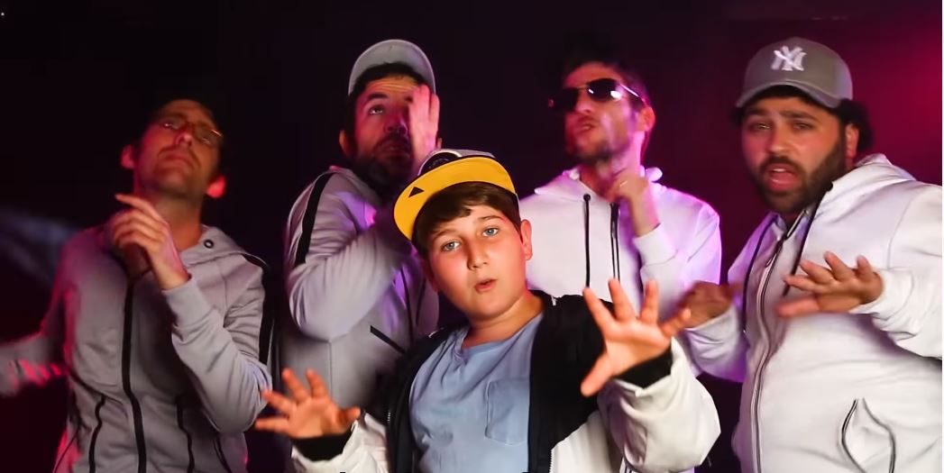 "נרדם לפני צפון": אנדרדוס בלהיט פסח חדש. צפו