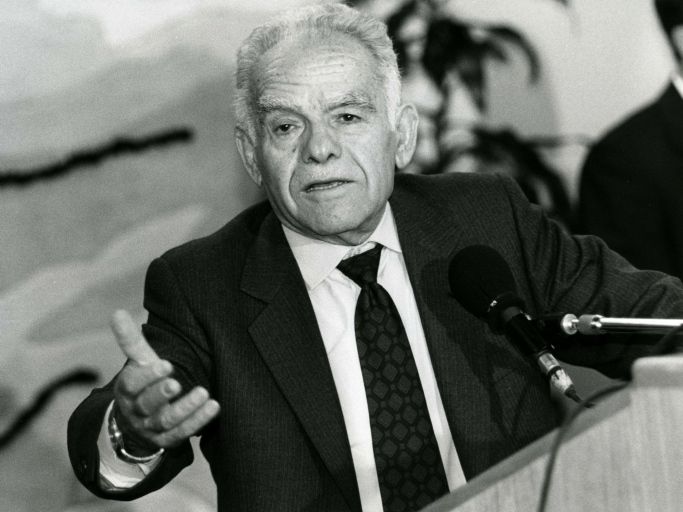 "העיקר זה להיות בשלטון?" מי אתה יצחק שמיר? • צפו: