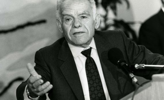 "העיקר זה להיות בשלטון?" מי אתה יצחק שמיר? • צפו: