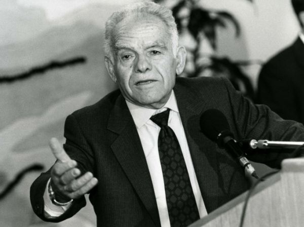 "העיקר זה להיות בשלטון?" מי אתה יצחק שמיר? • צפו: