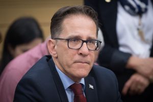 האקרים איראנים התחילו לפרסם חומרים מתוך הטלפון של ברוורמן