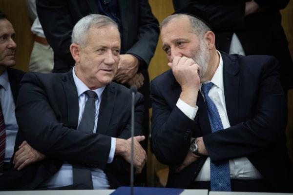 גנץ: "סחטנות פוליטית ושקרים"; דרעי: "לא לסלף"