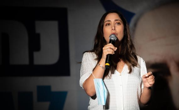 "איש חולני עלוב": מאי גולן מאיימת לתבוע את לוינסון