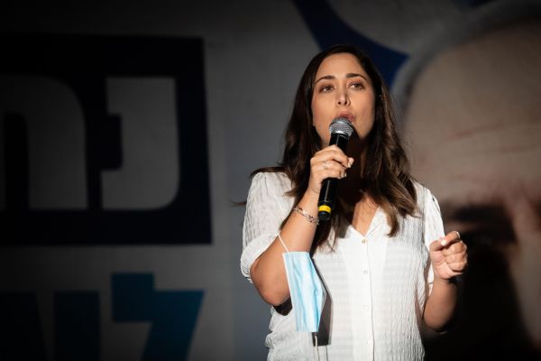 "איש חולני עלוב": מאי גולן מאיימת לתבוע את לוינסון