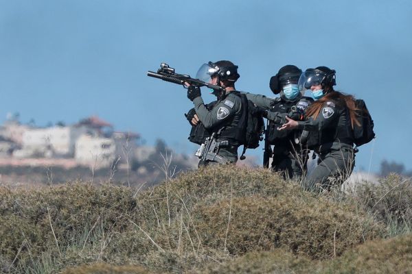 נערי גבעות ירו זיקוקים וזרקו אבנים לעבר כוחות מג"ב