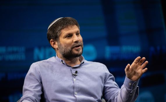 סמוטריץ' מגיב: "לפיד קרע את המסכה מעל הבלוף"