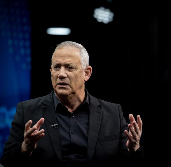 בצעד חריג: גנץ אישר כ-1,000 יח"ד לפלסטינים