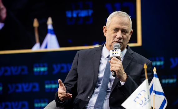 גנץ חתם על החרמת ציוד לבתי הדפוס של חמאס