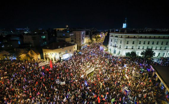 שלושה ימים לבחירות: כ-20 אלף מפגינים נגד נתניהו