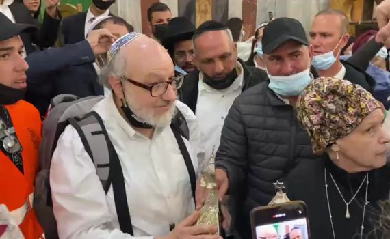 פולארד מברך שהחיינו במערת המכפלה | צפו