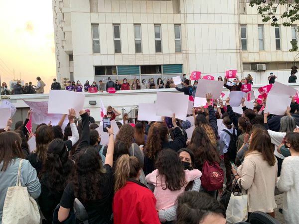 ההפגנה מול פרקליטות תל אביב: "זילות בעבריינות מין"