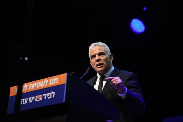 לפיד: "ממשלה של חסידי הרוצח ברוך גולדשטיין"