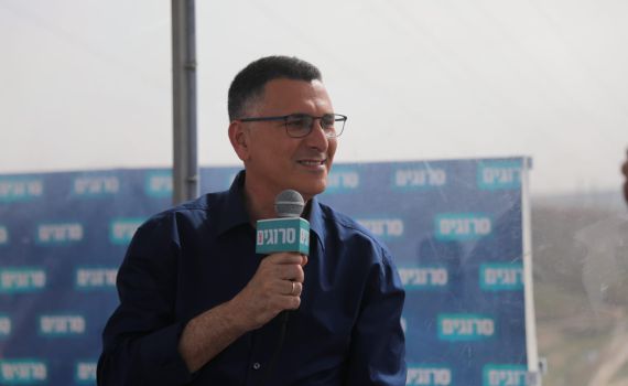 סער: "קורא לבנט שלא ילך לעוד ממשלה של נתניהו"
