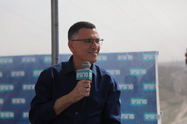 סער: "קורא לבנט שלא ילך לעוד ממשלה של נתניהו"