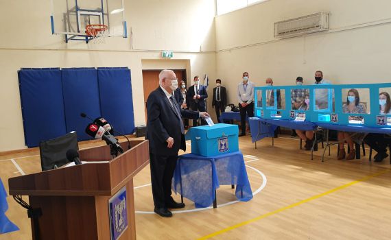 ריבלין הצביע בבחירות לכנסת: "מודאג מאד"