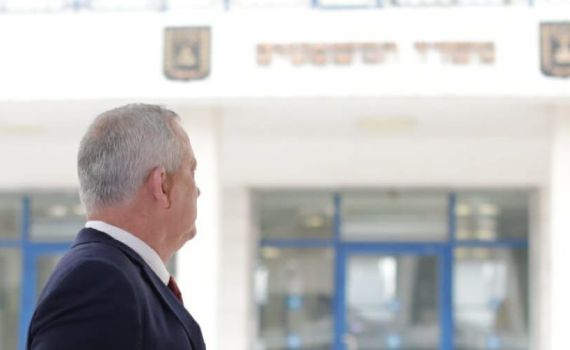 גנץ במשרד המשפטים: נתניהו יחזיר לכאן את אוחנה