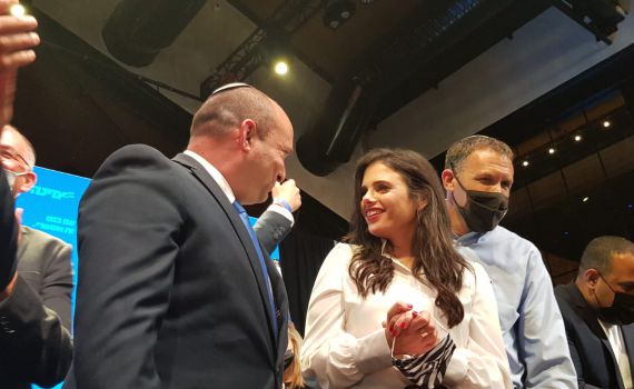 "יחסים בשפל" | מה קורה בין בנט לשקד?