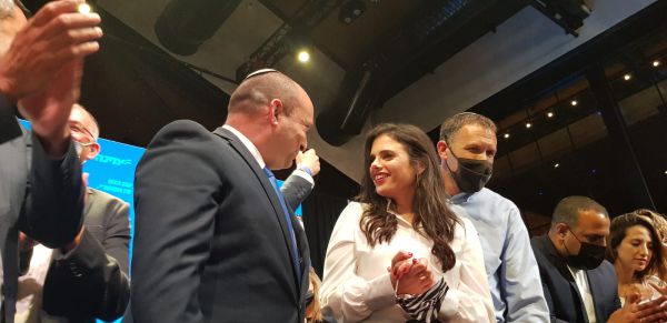 איילת שקד מגיבה לכל השמועות: "תנוחו"