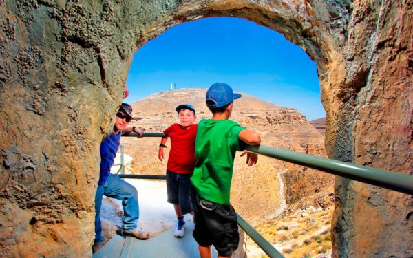 חול המועד פסח: חוגגים בספר המדבר של גוש עציון