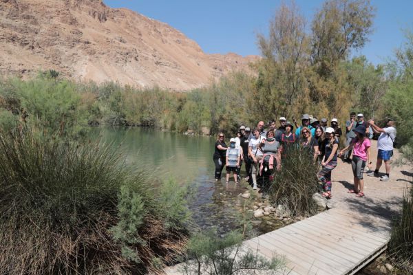 ביום הראשון של חול המועד: עשרות אלפי מטיילים