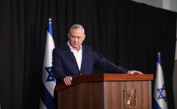 גנץ: "פניתי ליועמ"ש לבחון את כשירותו של נתניהו"