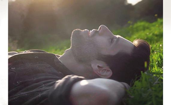 "התרופה שלי לנפש": נועם בנאי חוזר בשיר חדש. צפו