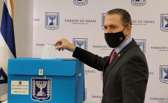 ארדן בקלפי: "מרגש במיוחד להצביע בבירת ארה"ב"