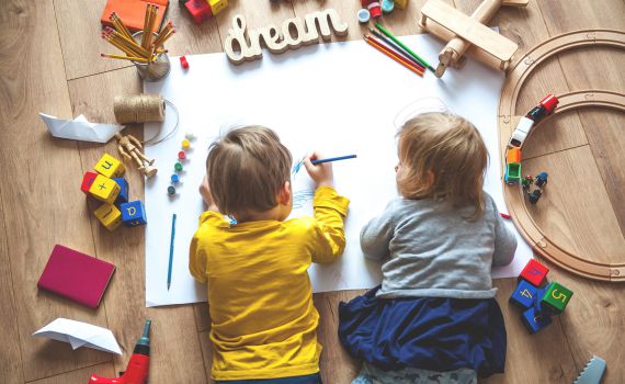 סייעת בגן ילדים הורשעה בתקיפת פעוטות