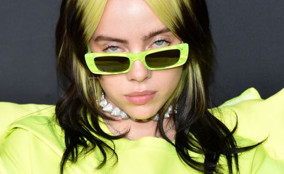 שברה את הטיקטוק: בילי אייליש חובשת פאה!