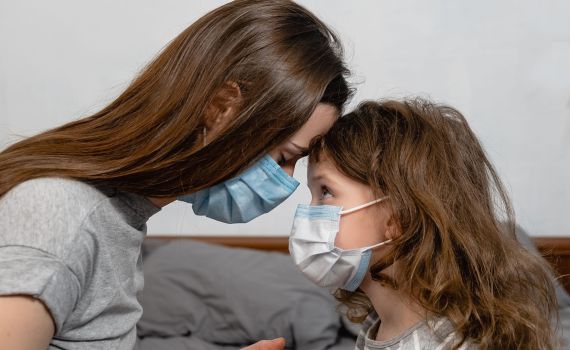 הילדה אובחנה חיובית – איך להגיד לה את זה?