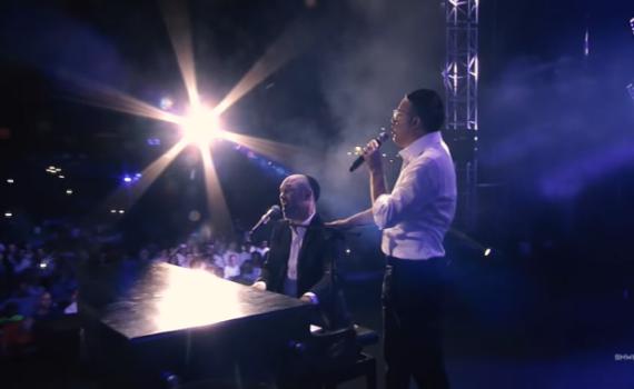 צפו: יונתן רזאל ושוואקי בדואט מרגש