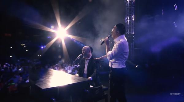 צפו: יונתן רזאל ושוואקי בדואט מרגש