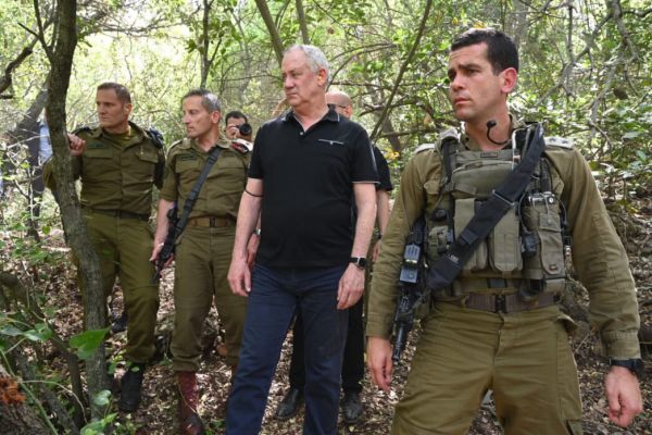 גנץ: "אם חיזבאללה יפעל – הוא יישא בתוצאת כבדות"