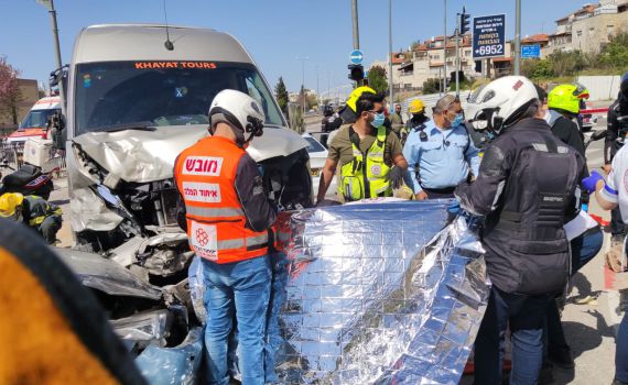 תאונה קטלנית בירושלים: בת 25 נהרגה ו-9 פצועים בזירה