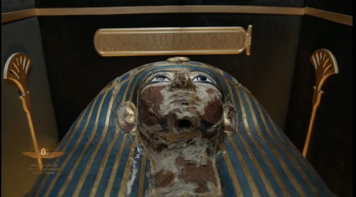 יציאת מצרים: מומיות צעדו ברחובות קהיר • צפו