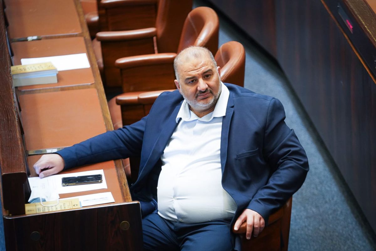 מנסור עבאס: מצעד הדגלים – התגרות והסתה לאלימות