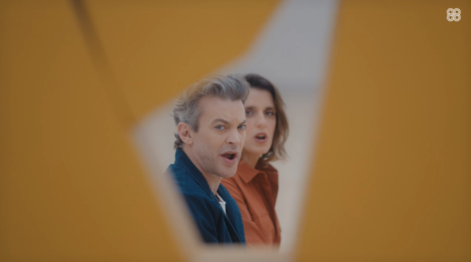 צפו: מוקי ודניאלה ספקטור עושים ג'ון לנון