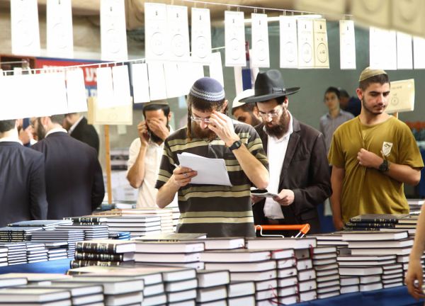 עד 65% הנחה: יריד הספרים השנתי של ‘מוסד הרב קוק’ חוזר בענק