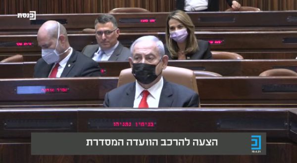 למי קרץ גדעון סער? צפו בתיעוד מהמליאה