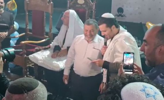 מנחשים? כך קרא כוכב השבאבניקים לבנו הבכור