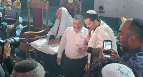 מנחשים? כך קרא כוכב השבאבניקים לבנו הבכור