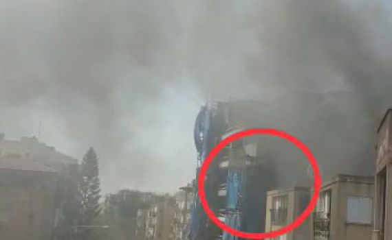 תיעוד דרמטי: ילד חולץ משריפה בדירה בראשל"צ