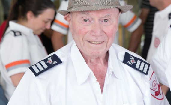 נזף בקצין SS ושרד; בגיל 93 עדיין מתנדב במד"א