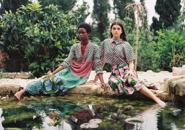 לארה רוסנובסקי בקולקציה צנועה ויש גם נציגה דתיה