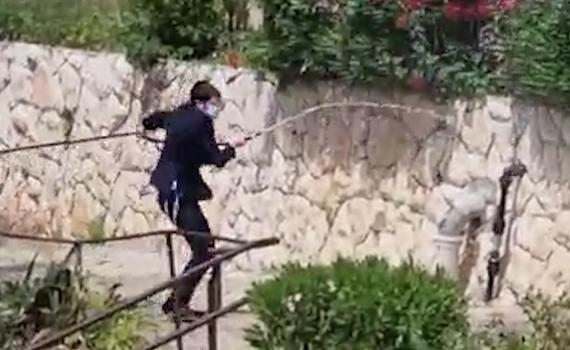 עוד יום של אלימות בפוניבז': ביצים, זרנוקי מים ו"לבנים"